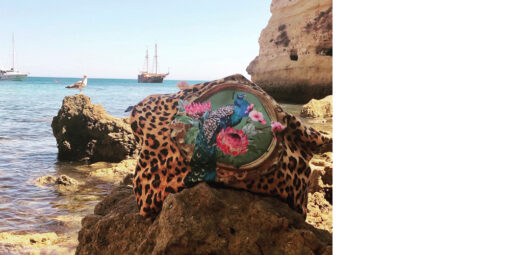 XL-Shopper von Aqua-Licious: Beachbag mit schönem Pfauenmotiv auf Leoprint